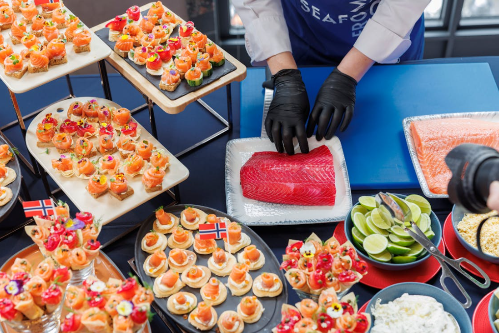Zelf BBQ’en in combinatie met catering: zo maak je je feest compleet